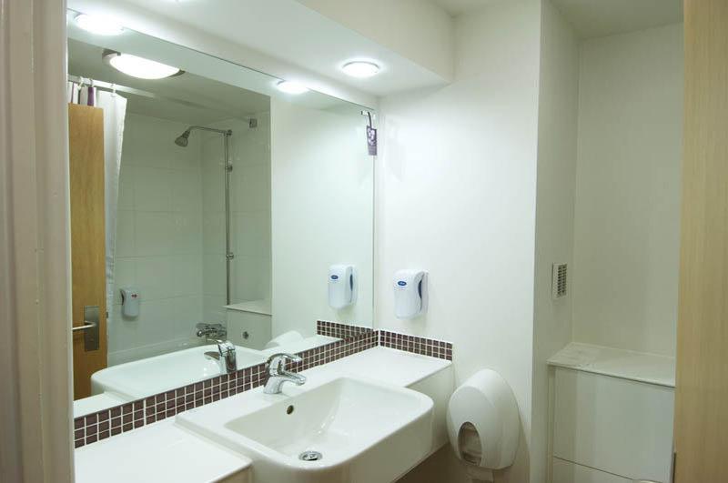 Premier Inn Bristol City Centre King Street Екстериор снимка